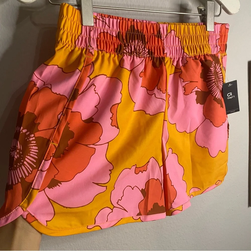 GIRLS GAP DOLPHIN SHORTS